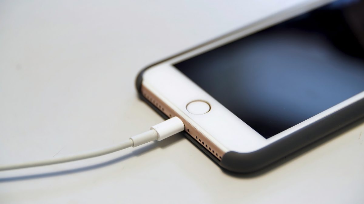 Nên giữ pin ở mức nào để làm iPhone chạy mượt hơn