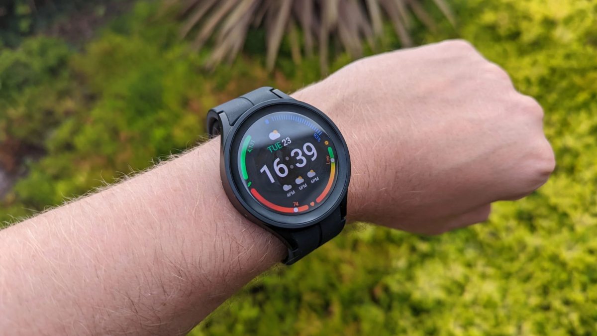 Watch5 Pro 45mm là Đồng hồ đeo tay đo huyết áp nhịp tim chất lượng