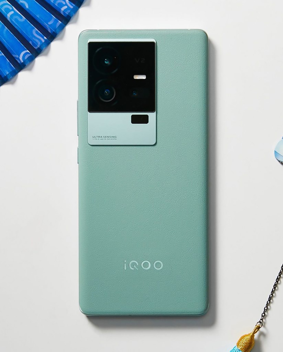 Thiết kế iQOO 11S khá ấn tượng