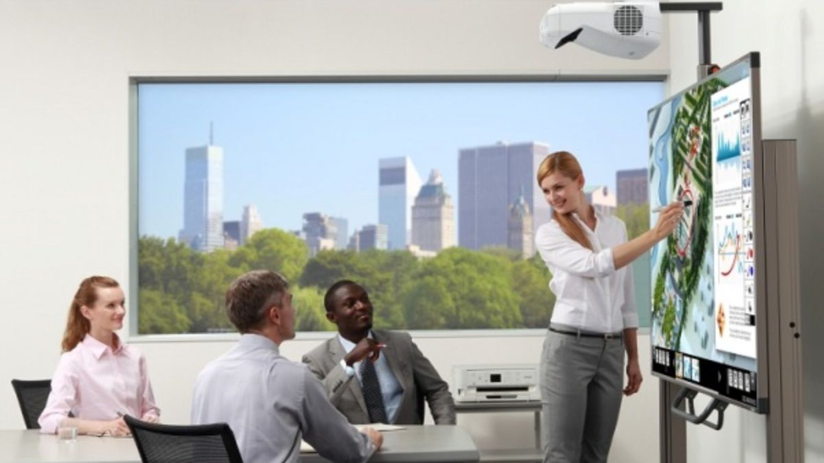 Máy chiếu tương tác là gì? Top 3 máy chiếu tương tác thông minh
