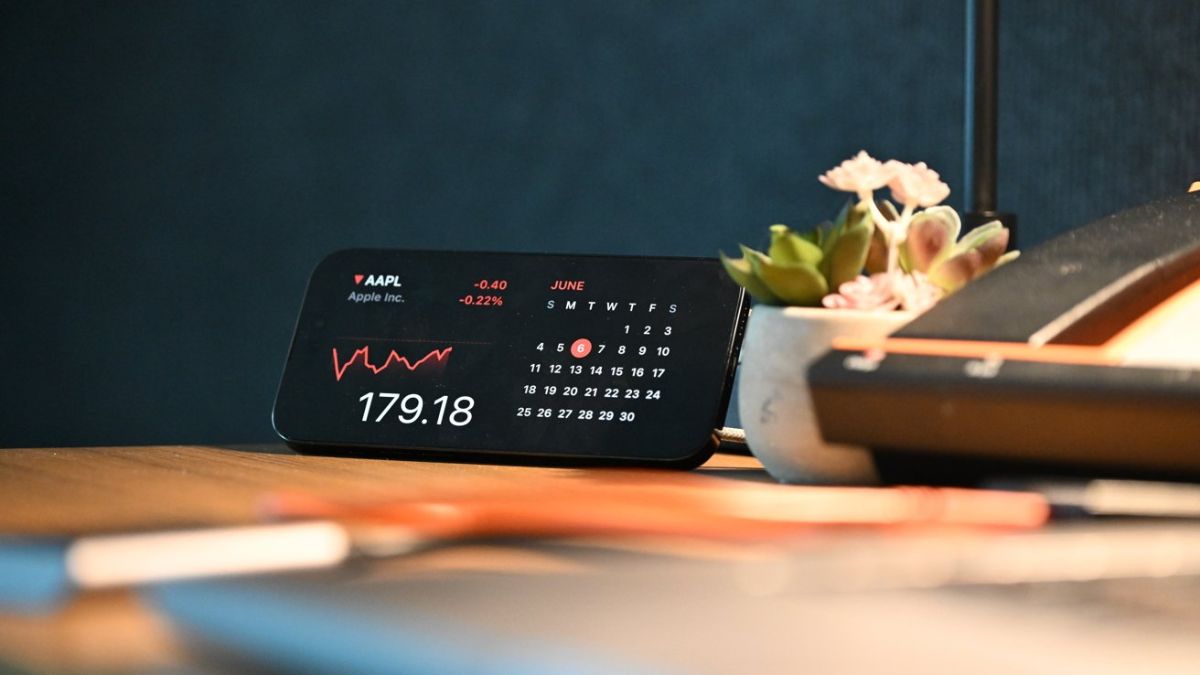 Bạn đã biết cách tùy chỉnh màn hình khóa thông minh với Standby trên iOS 17?