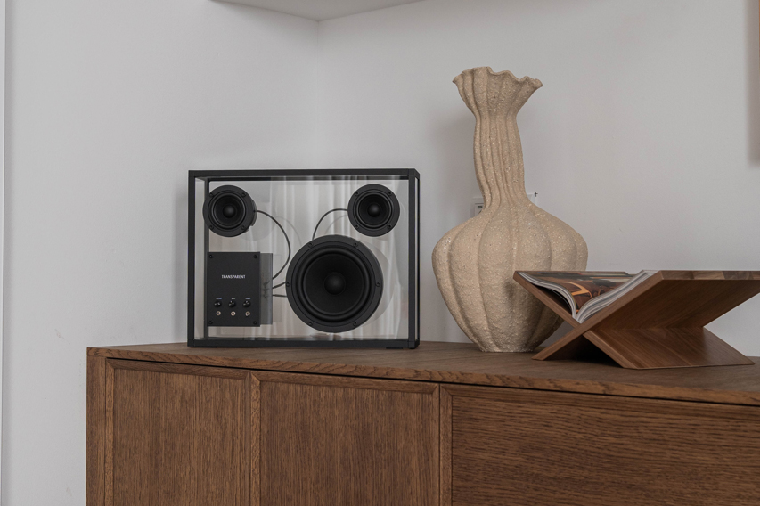 Transparent Speaker (Loa Trong Suốt Lớn) có công suất tối đa lên đến 120W