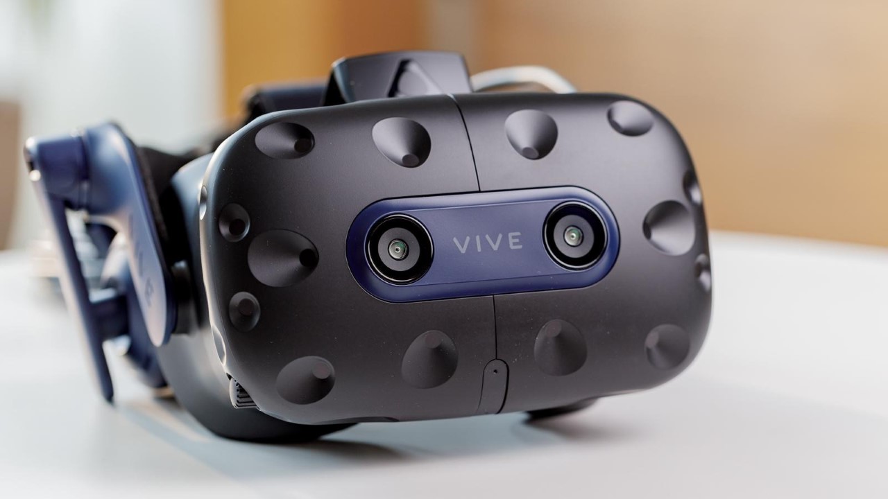 HTC VIVE với thiết kế siêu dị
