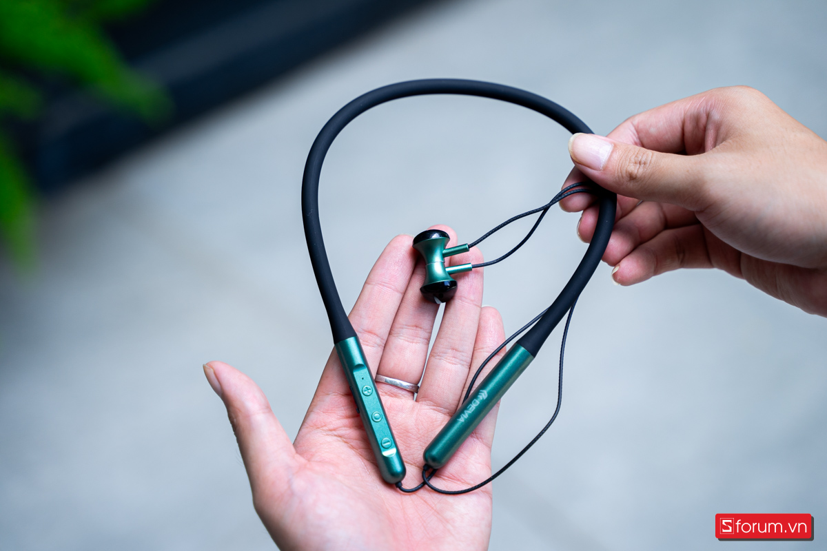 Devia Smart Series Silicone Neckband