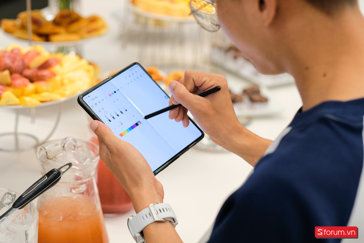 Galaxy Z Fold5 hỗ trợ bút S Pen tiện dụng