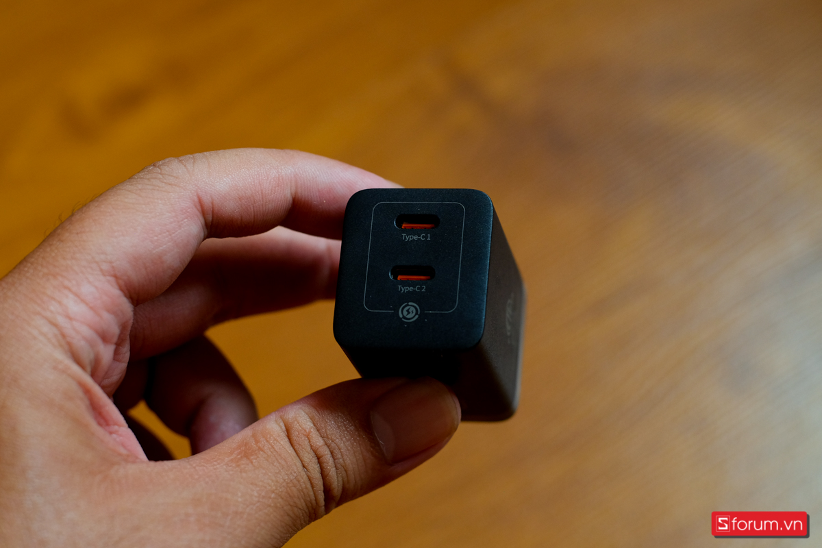 Baseus GaN5 Pro Fast Charger tích hợp 2 cổng Type-C tiện lợi