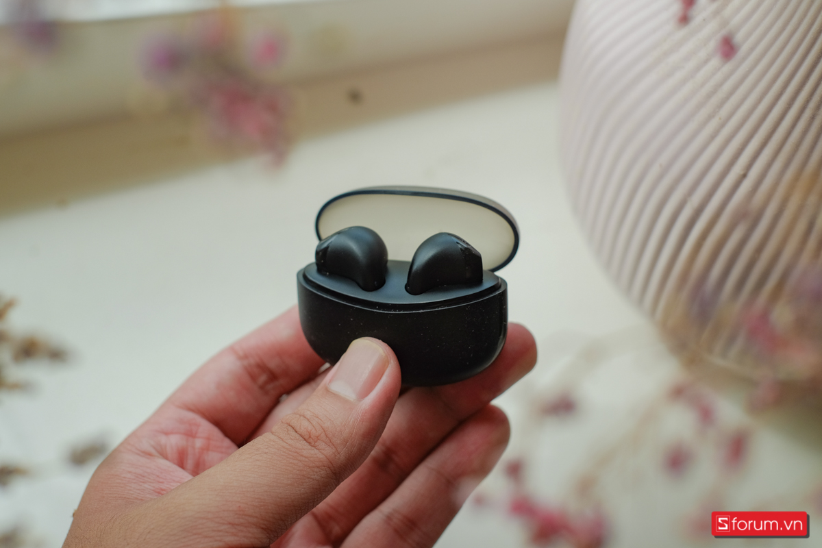 Edifier X2s có case đựng tối giản, phủ nhựa nhám mờ