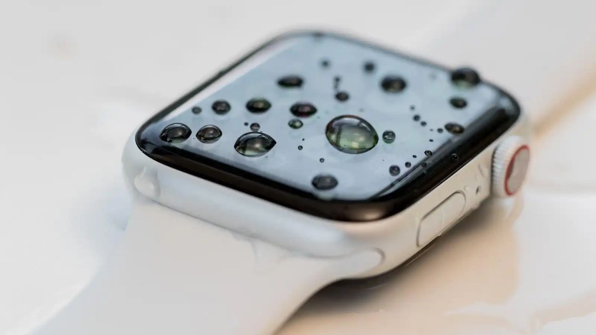 Apple Watch có chống nước không? Làm gì khi Apple Watch bị dính nước