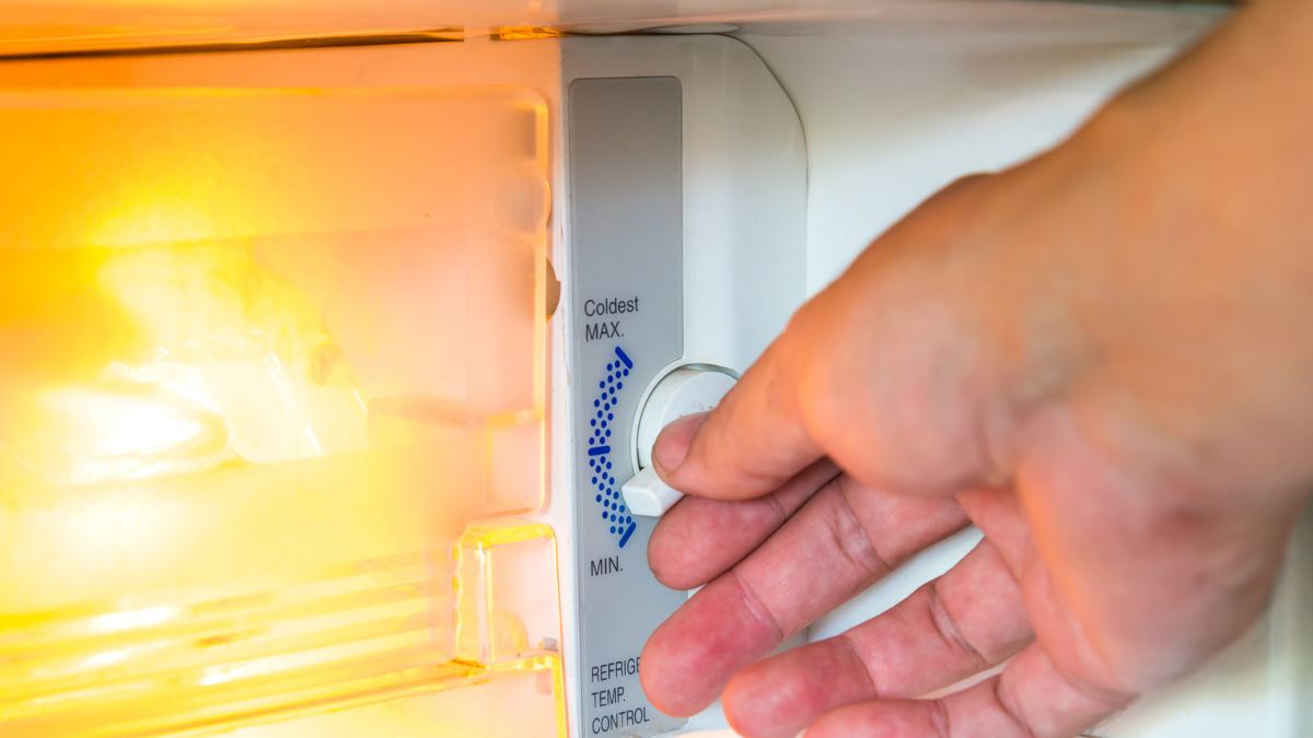 Lưu ý khi thực hiện cách chỉnh nhiệt độ tủ lạnh Toshiba là không điều chỉnh nhiệt độ quá cao hoặc thấp