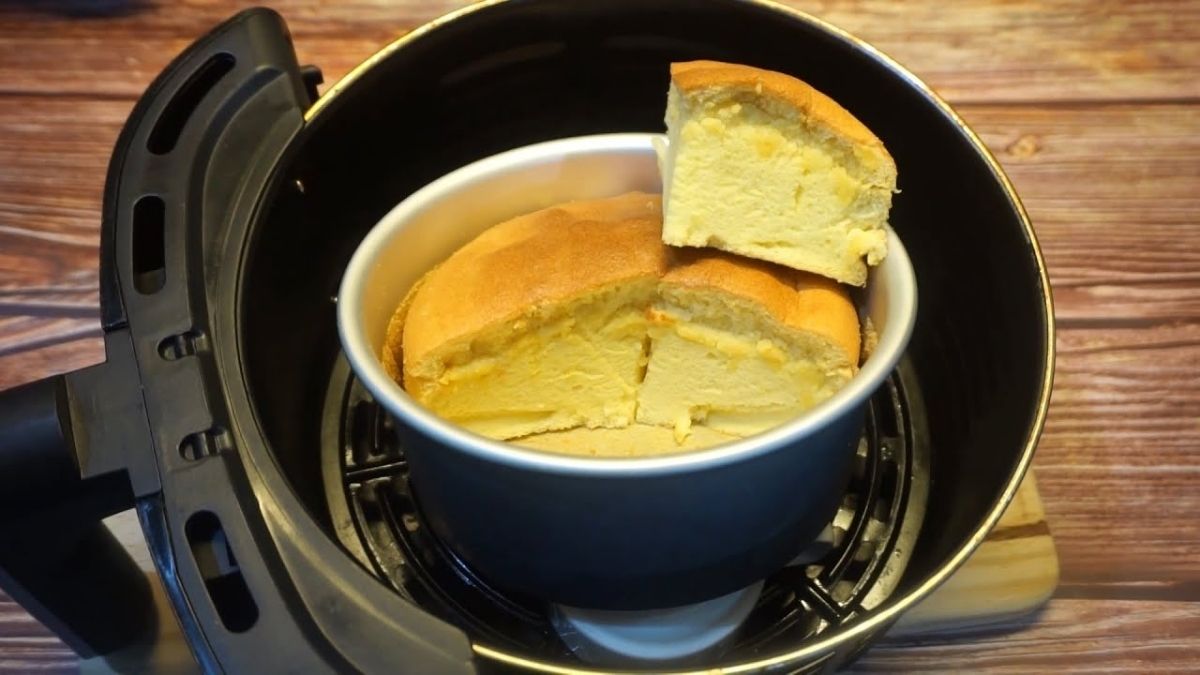 Bước 5: Cách làm bánh bông lan bằng nồi chiên không dầu ngon