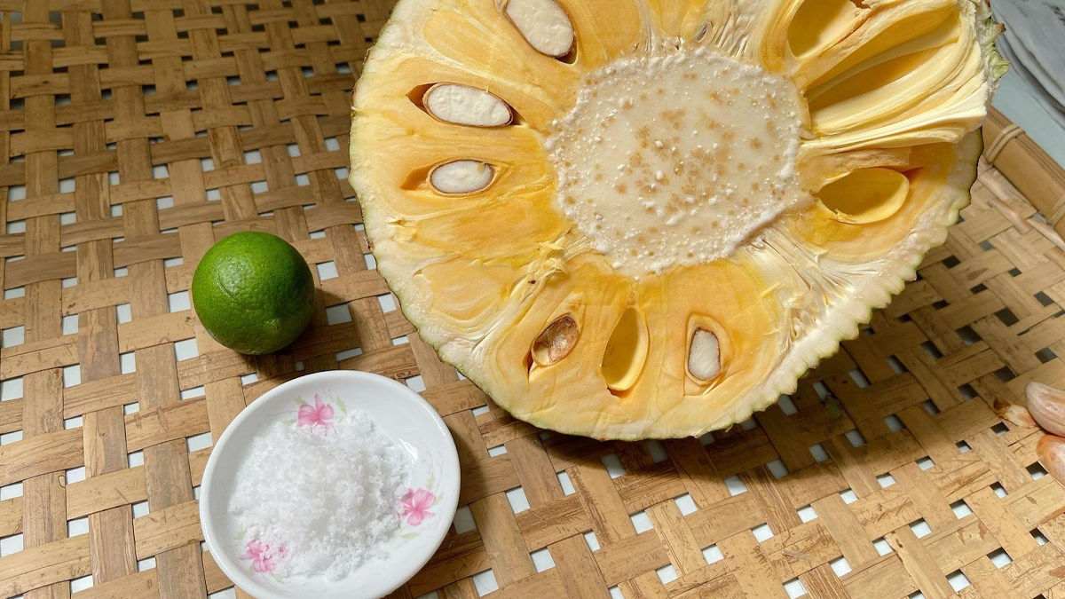 Nguyên liệu và dụng cụ để làm mít sấy bằng nồi chiên không dầu