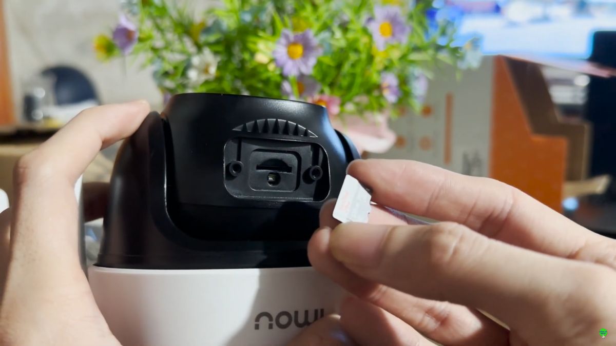 Cách lắp thẻ nhớ camera Imou 3