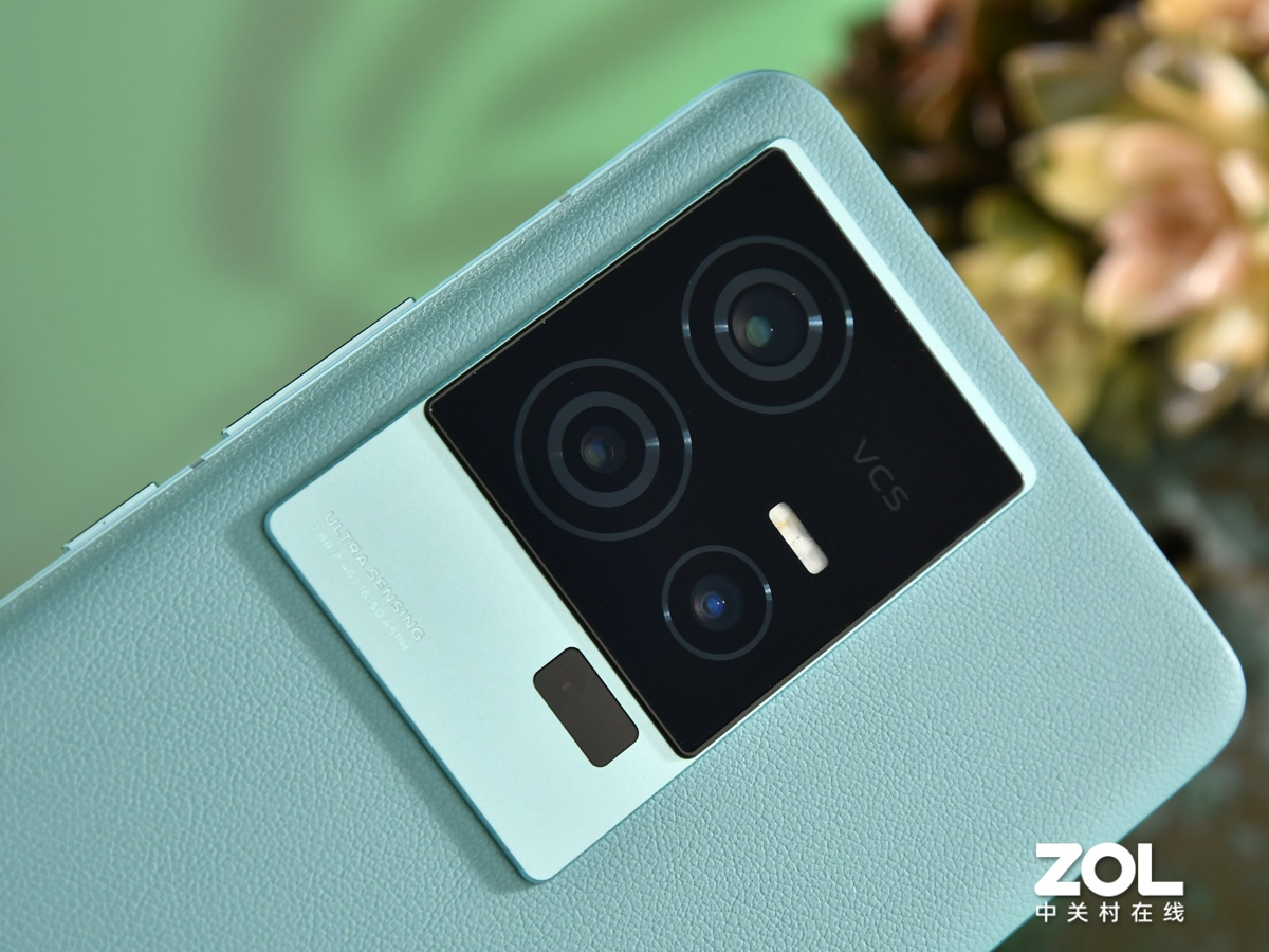 vivo iQOO 11S