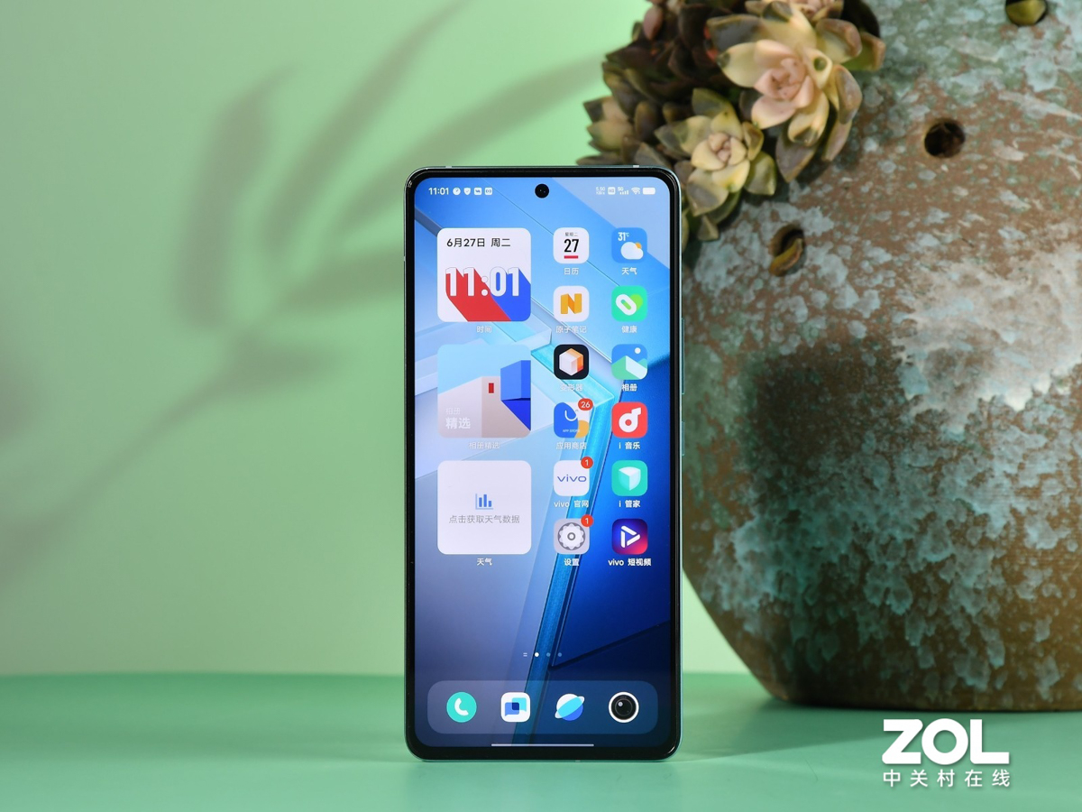 vivo iQOO 11S