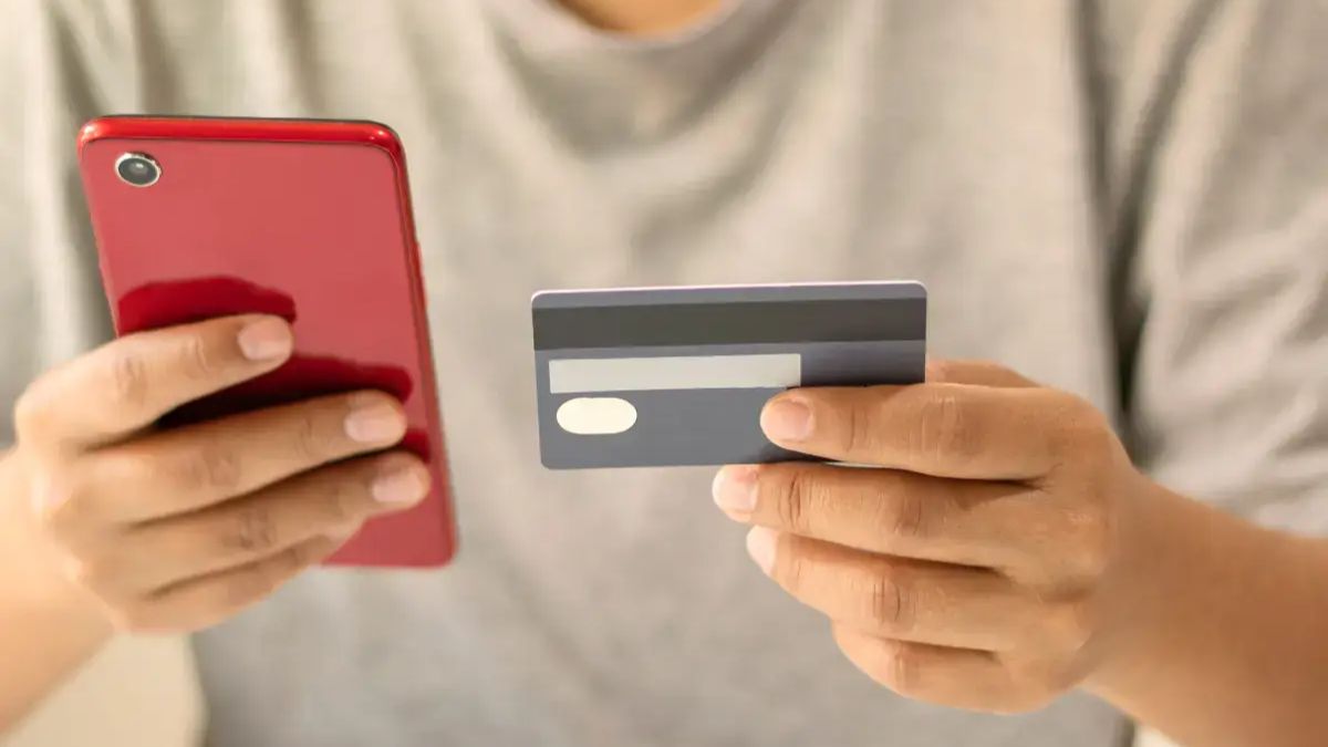 Có nên mua điện thoại trả góp không? Cần chú ý gì khi mua điện thoại trả góp?