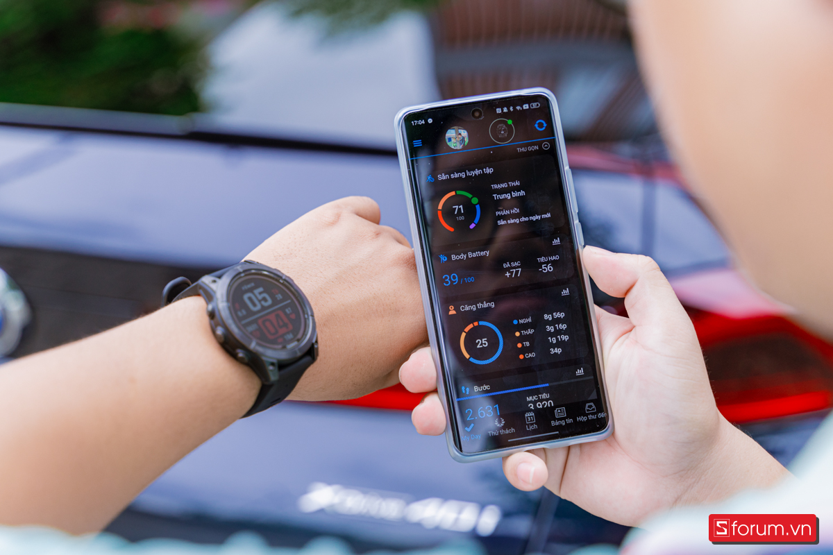 Garmin Fenik 7 Pro còn có thể kết nối với smartphone thông qua ứng dụng Garmin Connect