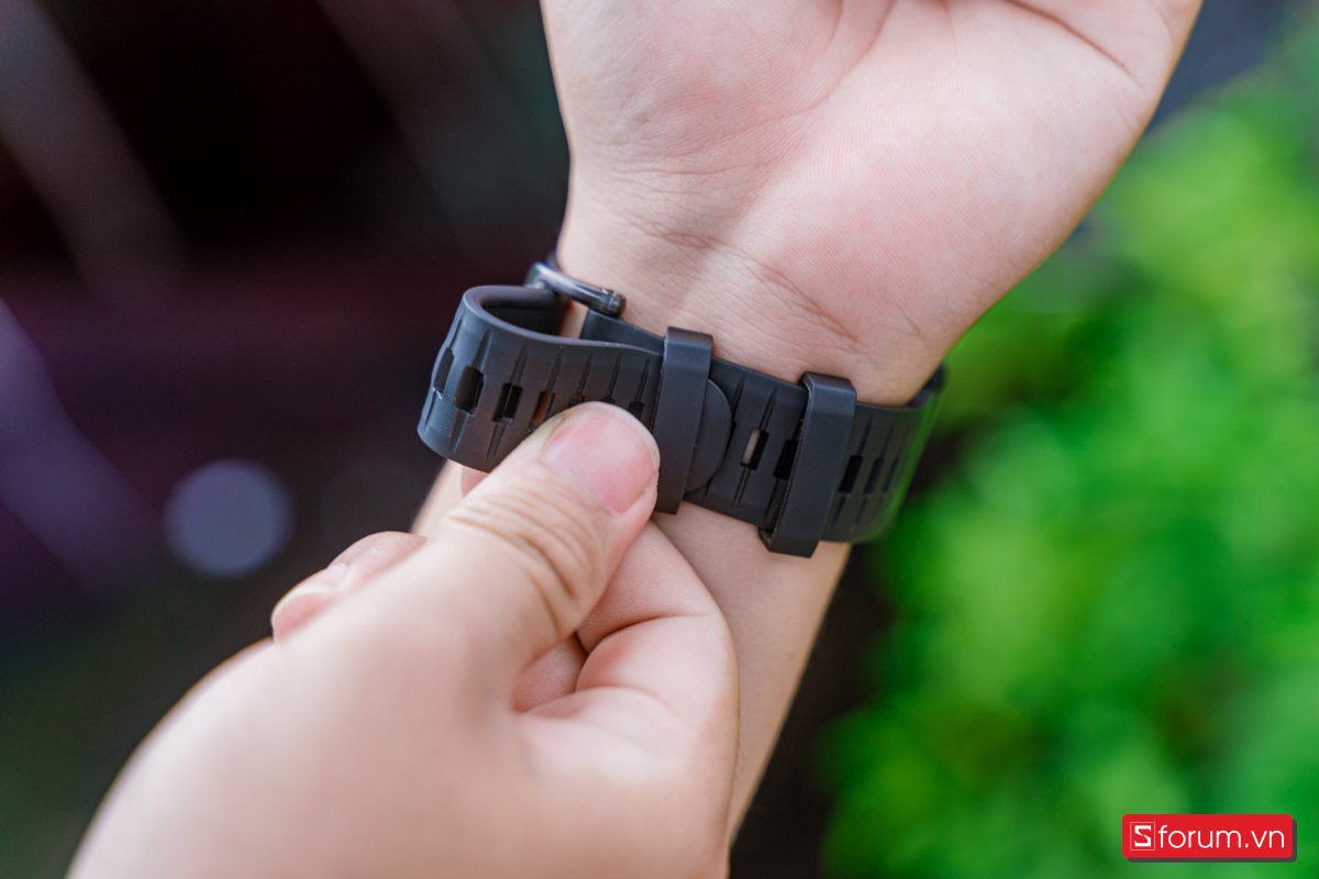 người dùng có thể thay bộ dây đeo khác cho Garmin Fenix 7 Pro tùy theo sở thích