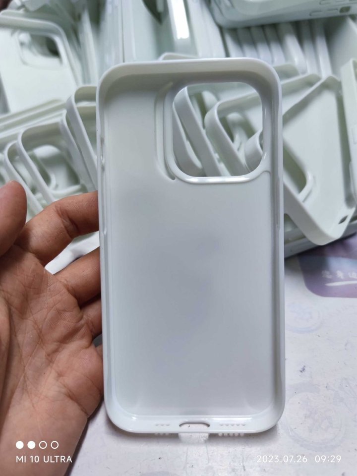 iPhone 15 Pro Max có mô-đun máy ảnh lớn hơn khá nhiều so với thế hệ trước