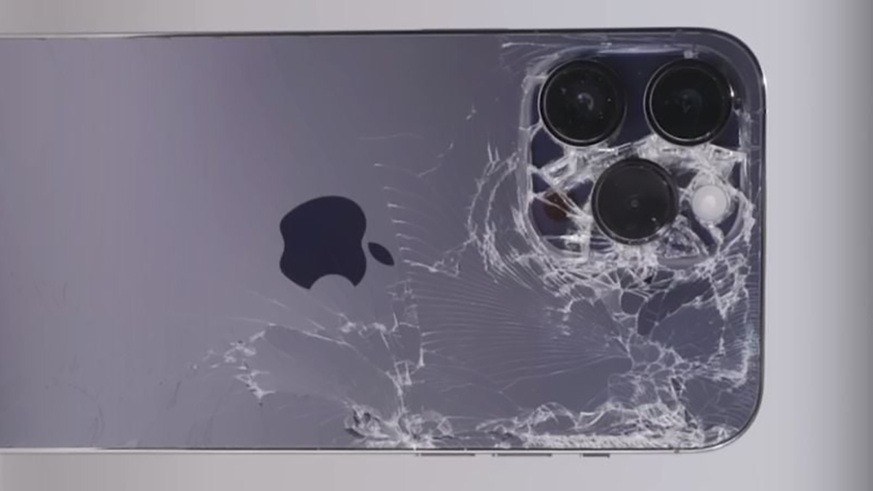 Dòng iPhone 15 Pro sẽ có mặt lưng kính có thể tháo rời