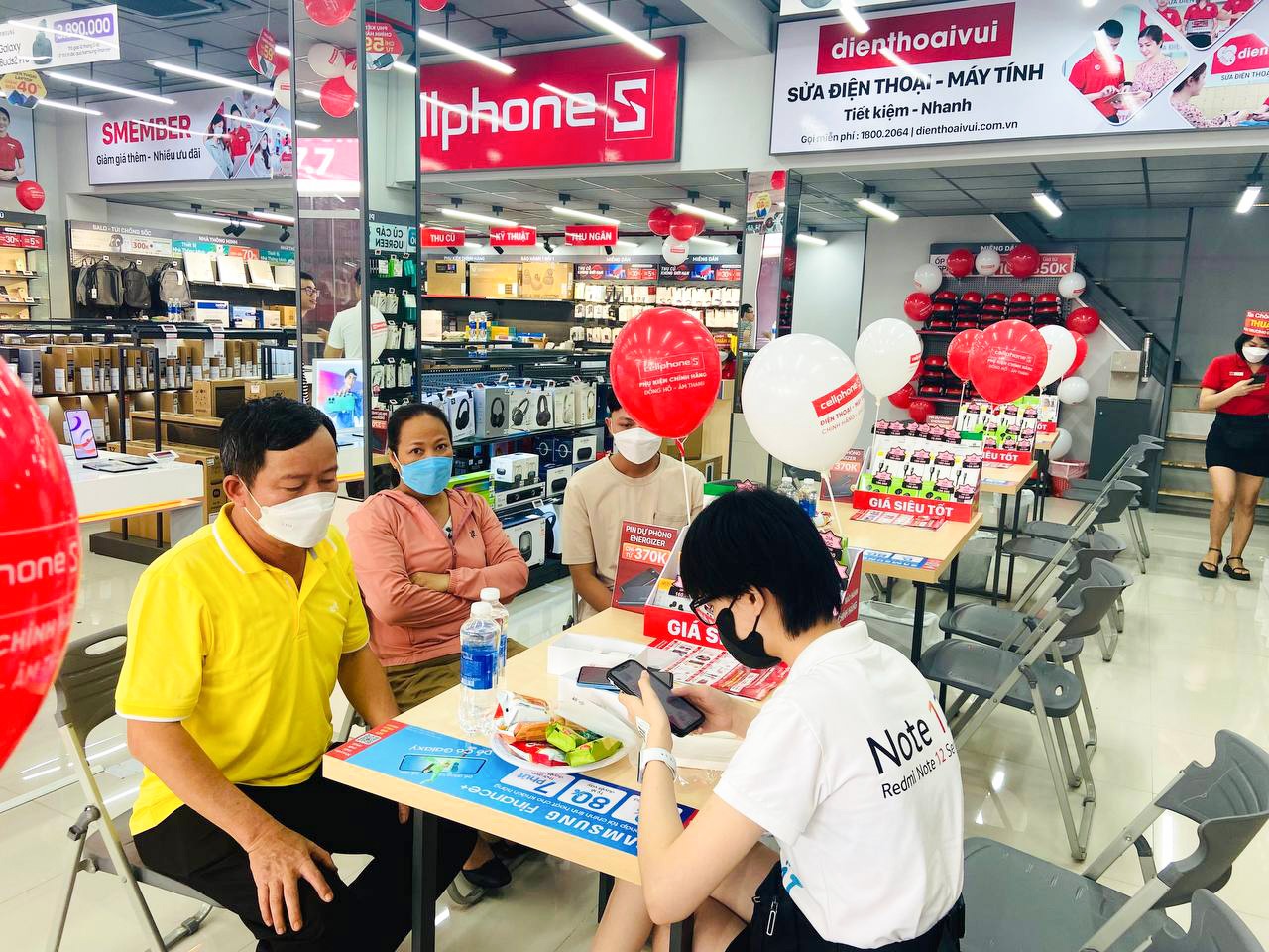Nhiều sản phẩm đang được CellphoneS giảm giá hấp dẫn nhân dịp khai trương cửa hàng mới