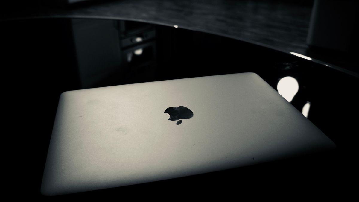 thương hiệu máy tính xách tay tốt Apple (Macbook)