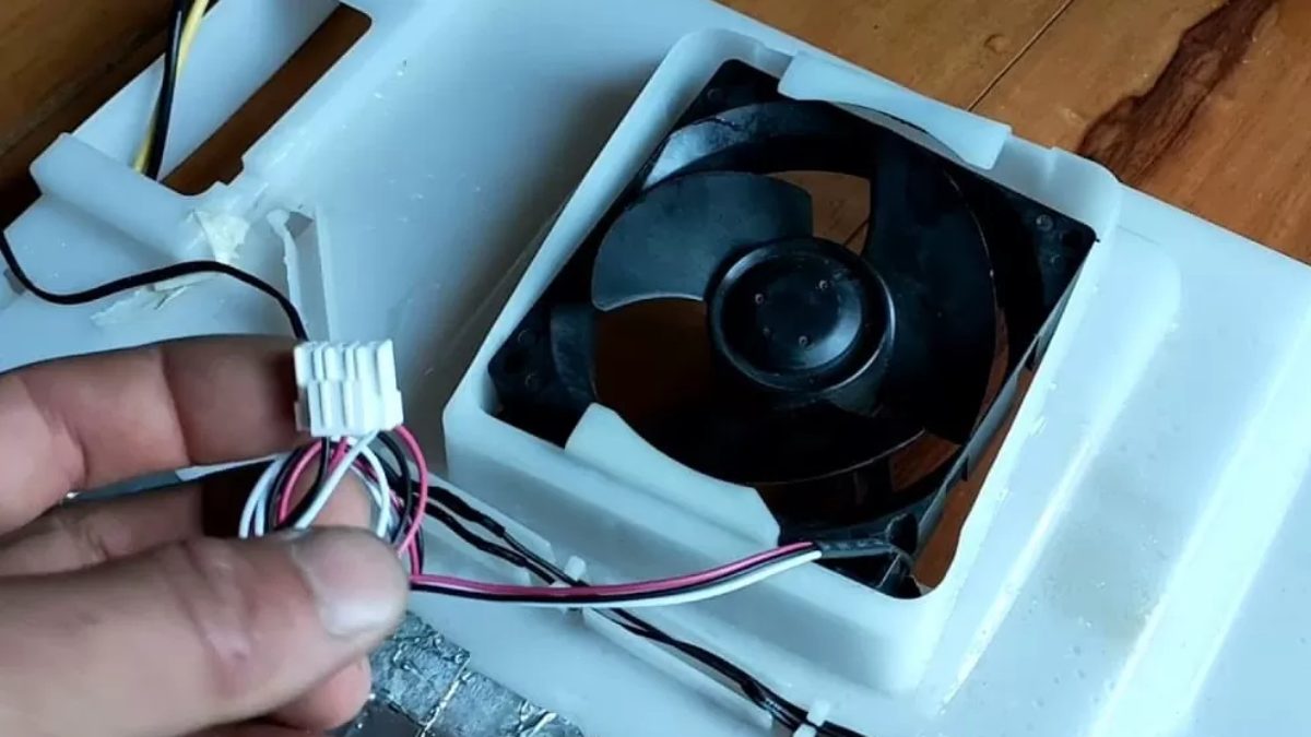 Nguyên nhân và cách khắc phục tủ lạnh toshiba ngăn mát không lạnh do quạt gió tủ lạnh Toshiba bị hỏng