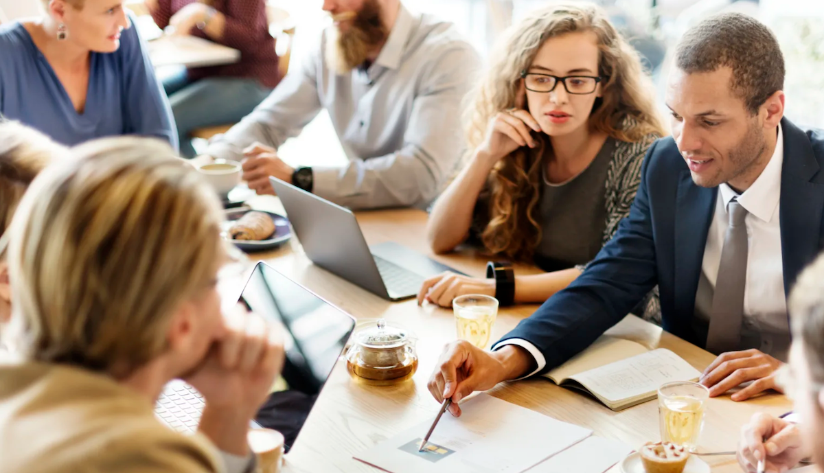 . Glassdoor là một nền tảng nổi tiếng về đánh giá nhân viên và thông tin chi tiết về công việc