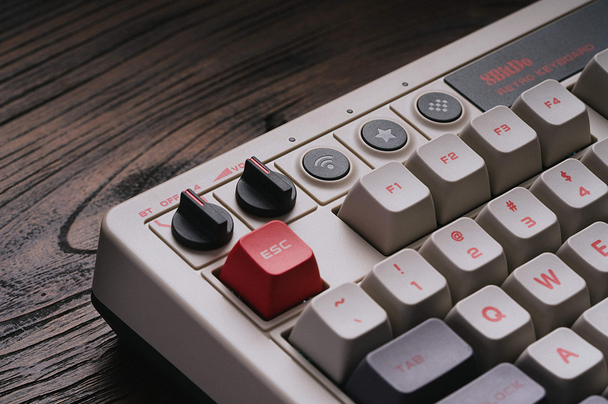 Bàn phím cơ 8BitDo phong cách máy game băng đốn tim game thủ