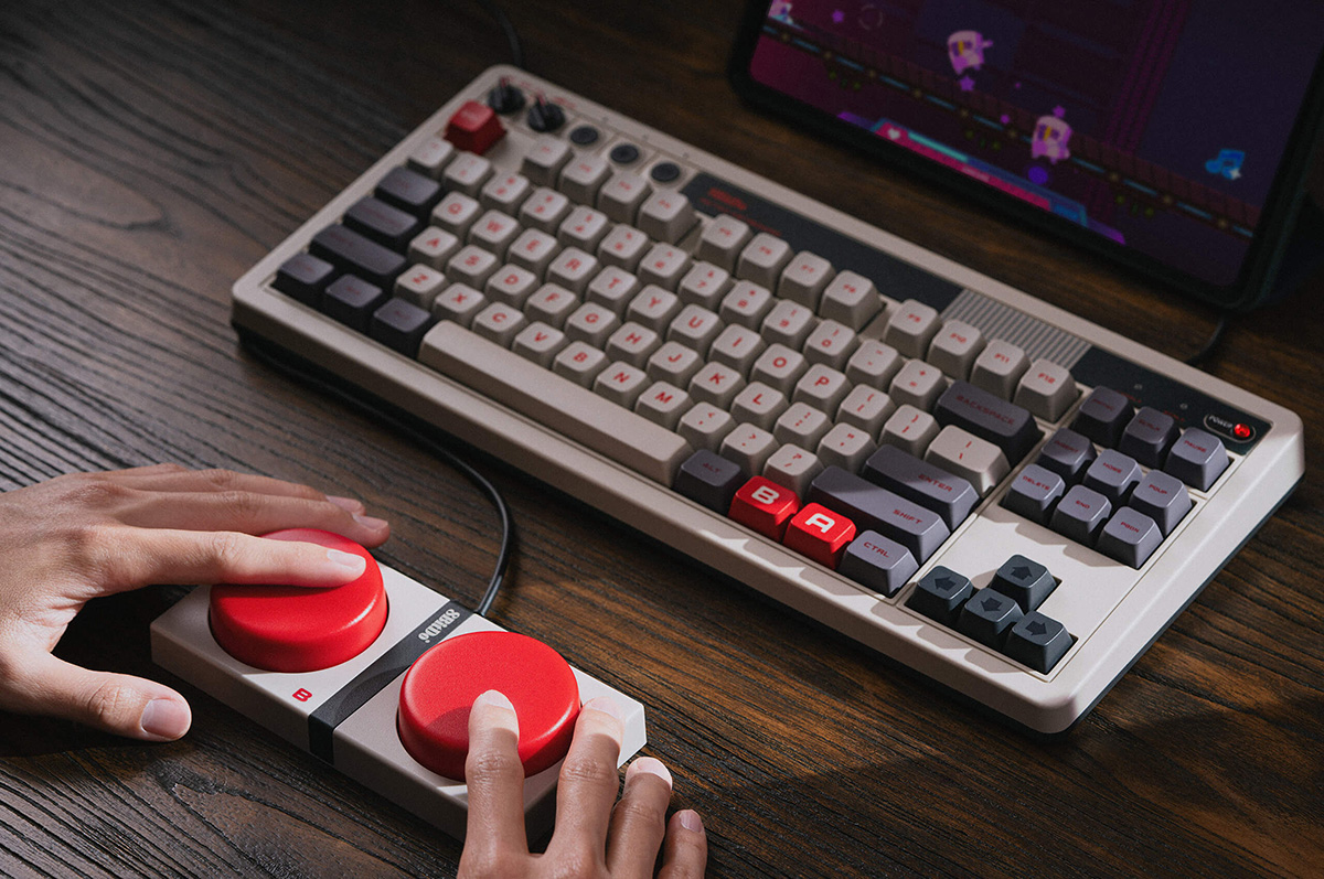Bàn phím cơ 8BitDo phong cách máy game băng đốn tim game thủ