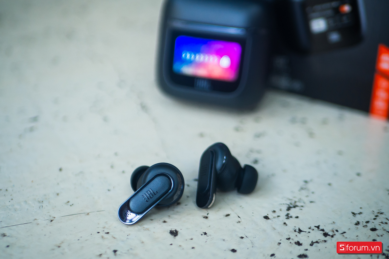 JBL Tour Pro 2