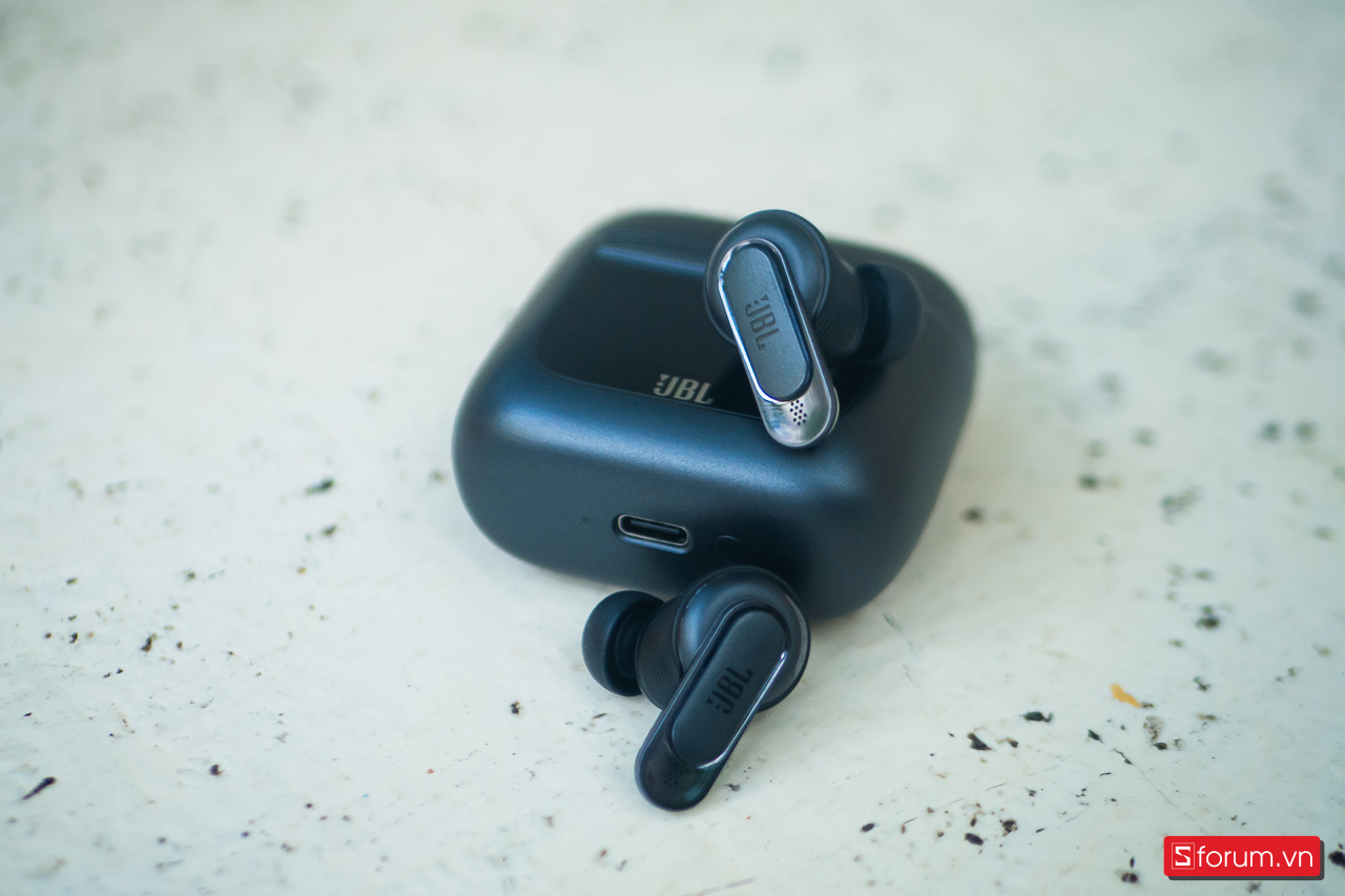 JBL Tour Pro 2