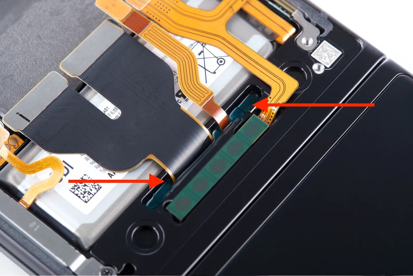 Việc kháng nước cho phần dây cáp khiến Samsung gặp nhiều khó khăn