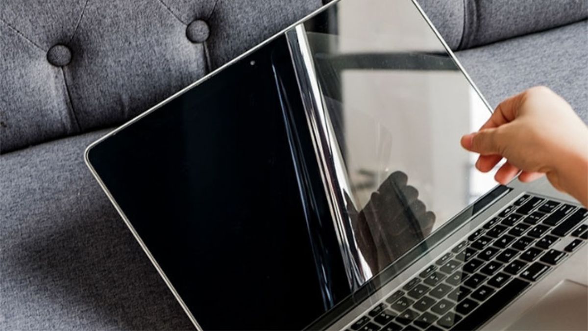 Có nên dán màn hình laptop hay không?