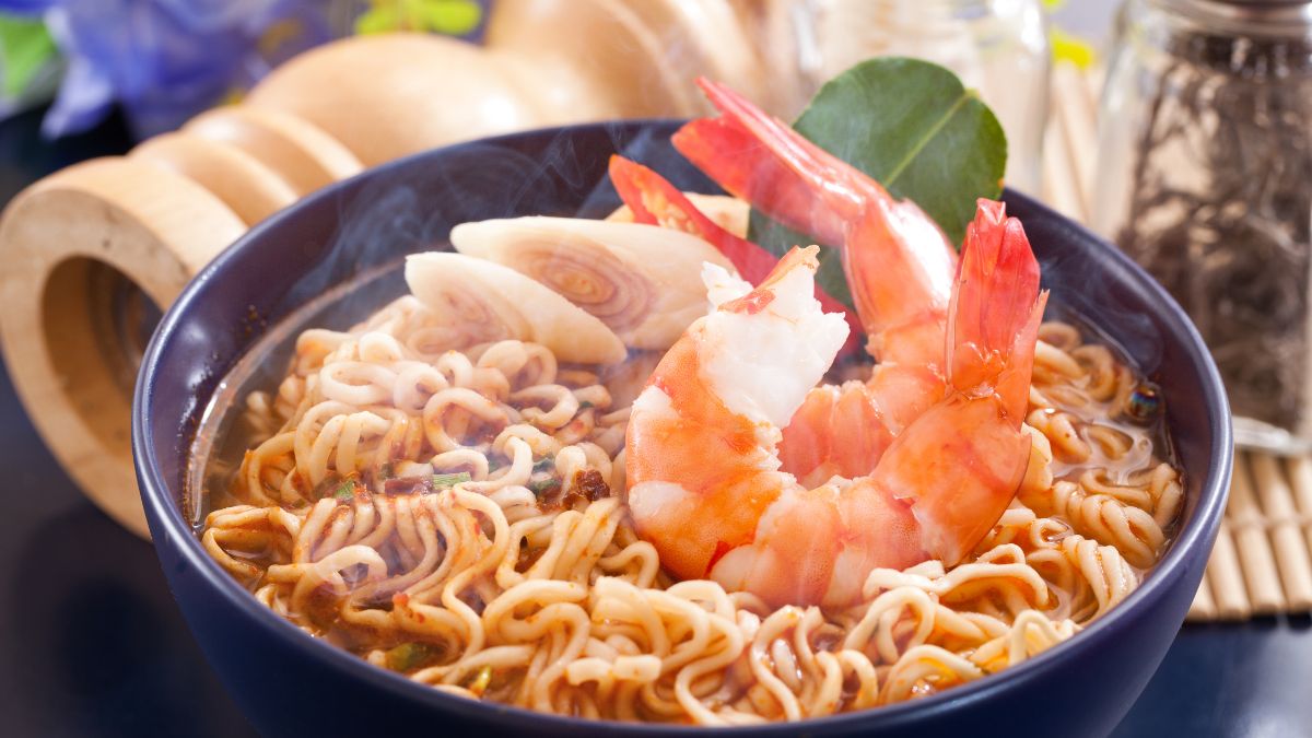 Làm mì ăn liền