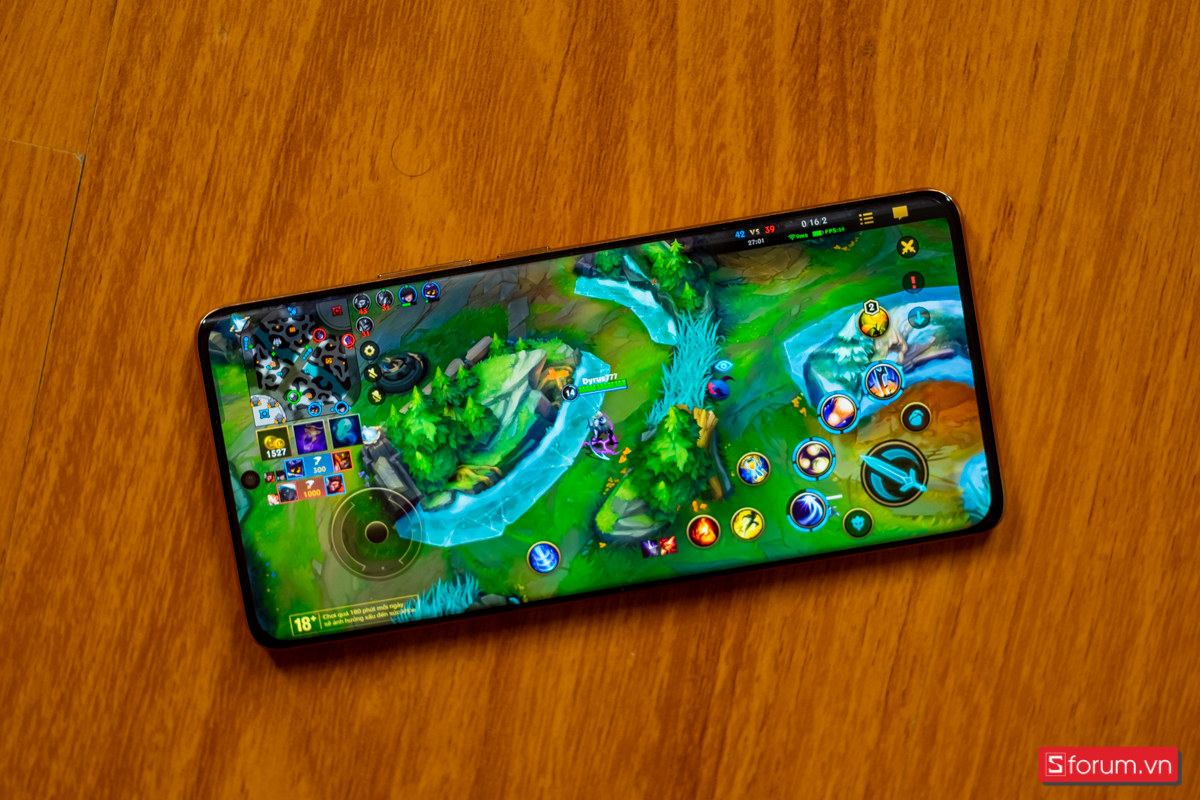 Test game Tốc Chiến trên realme 11 Pro ổn định bất ngờ, chơi mượt mà 