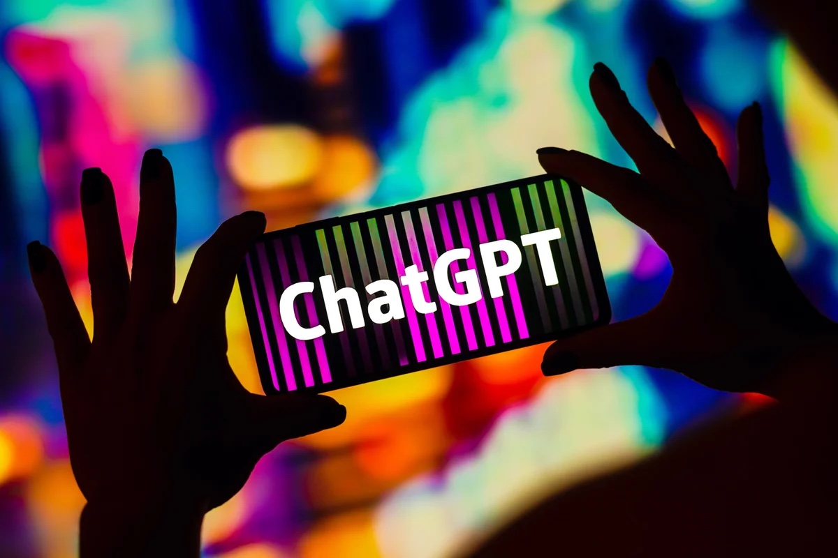 ChatGPT-5 khác biệt với các phiên bản trước đó chủ yếu nhờ vào những cải tiến và tiến bộ vượt trội về hiệu suất