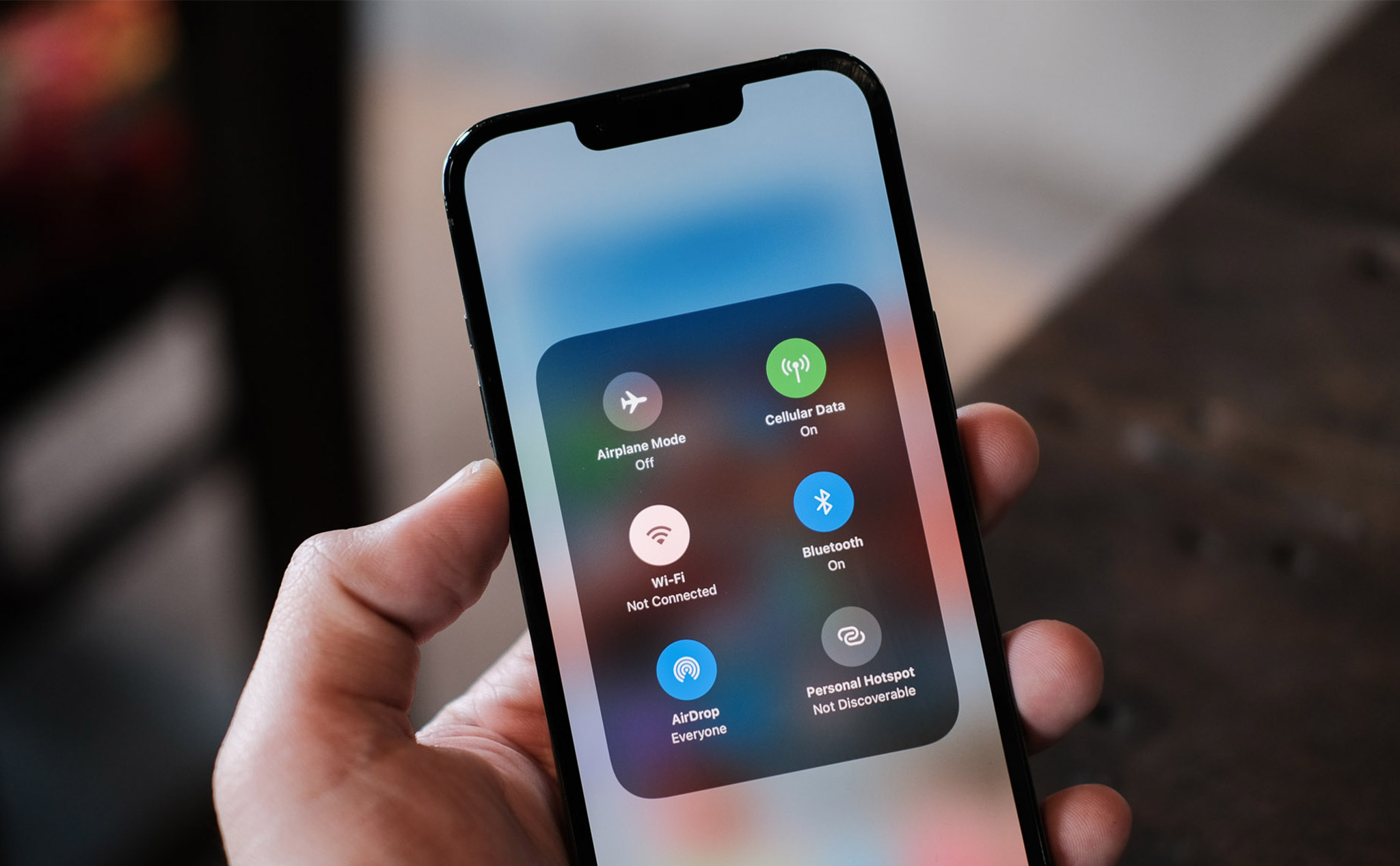 Nudge Security đã đề xuất rằng Apple nên cung cấp một phím tắt nhanh để tắt hoàn toàn kết nối Bluetooth và Wifi