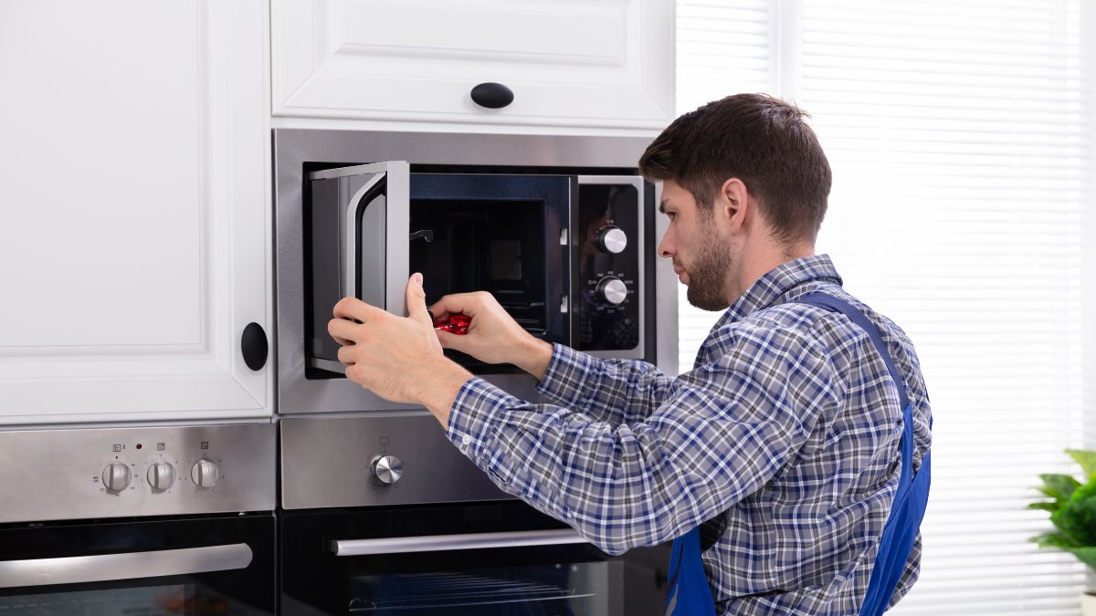 Cách khắc phục hiệu quả khi lò vi sóng không nóng 2
