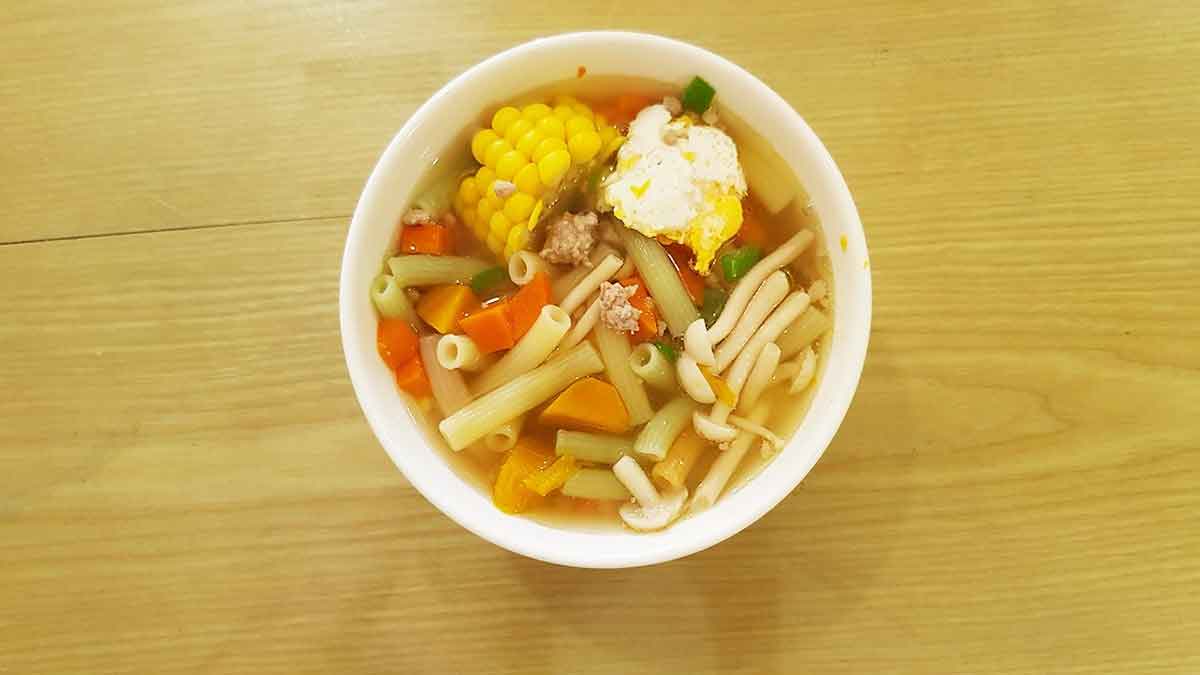 Món ăn sáng Súp nui bí đỏ cho bé