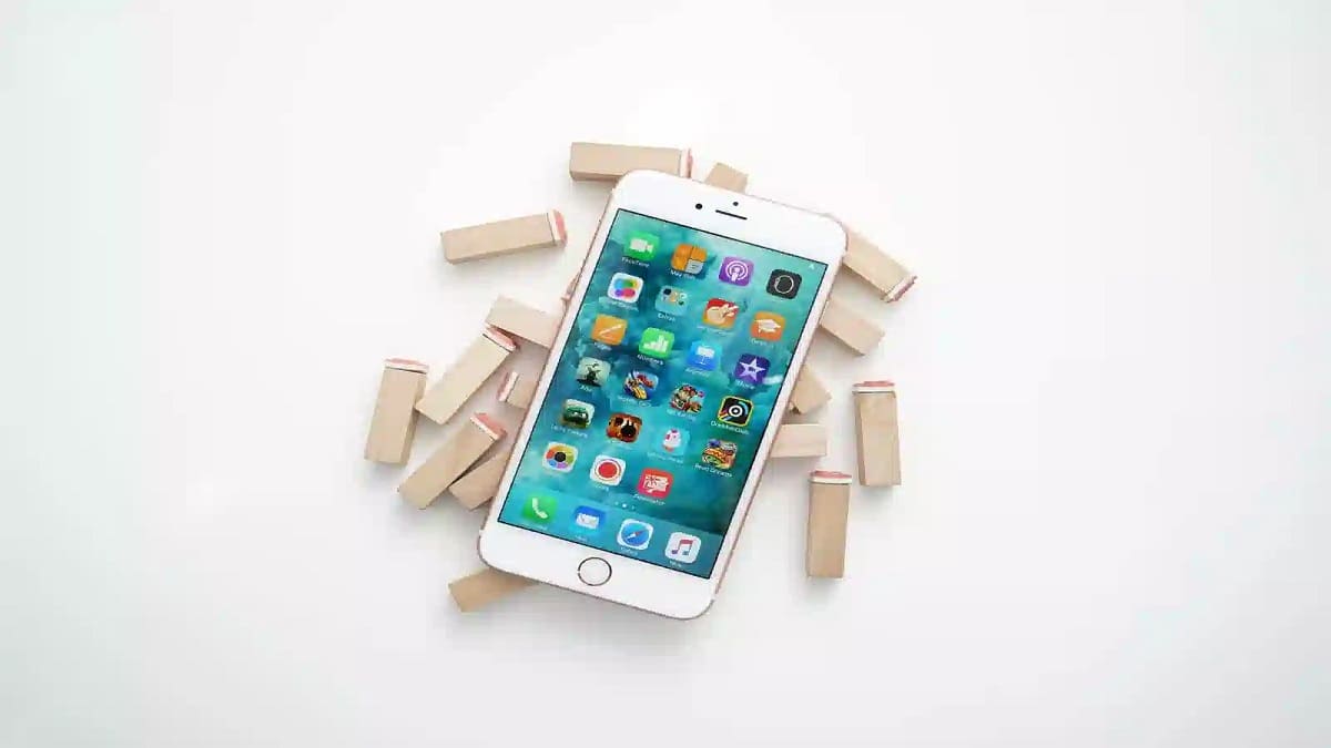 Nên mua điện thoại iPhone vì dễ sử dụng