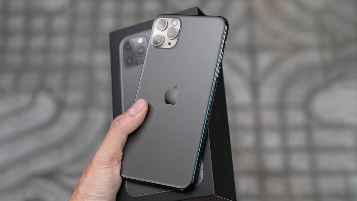 Nên mua điện thoại iPhone vì thể hiện đẳng cấp, sang trọng