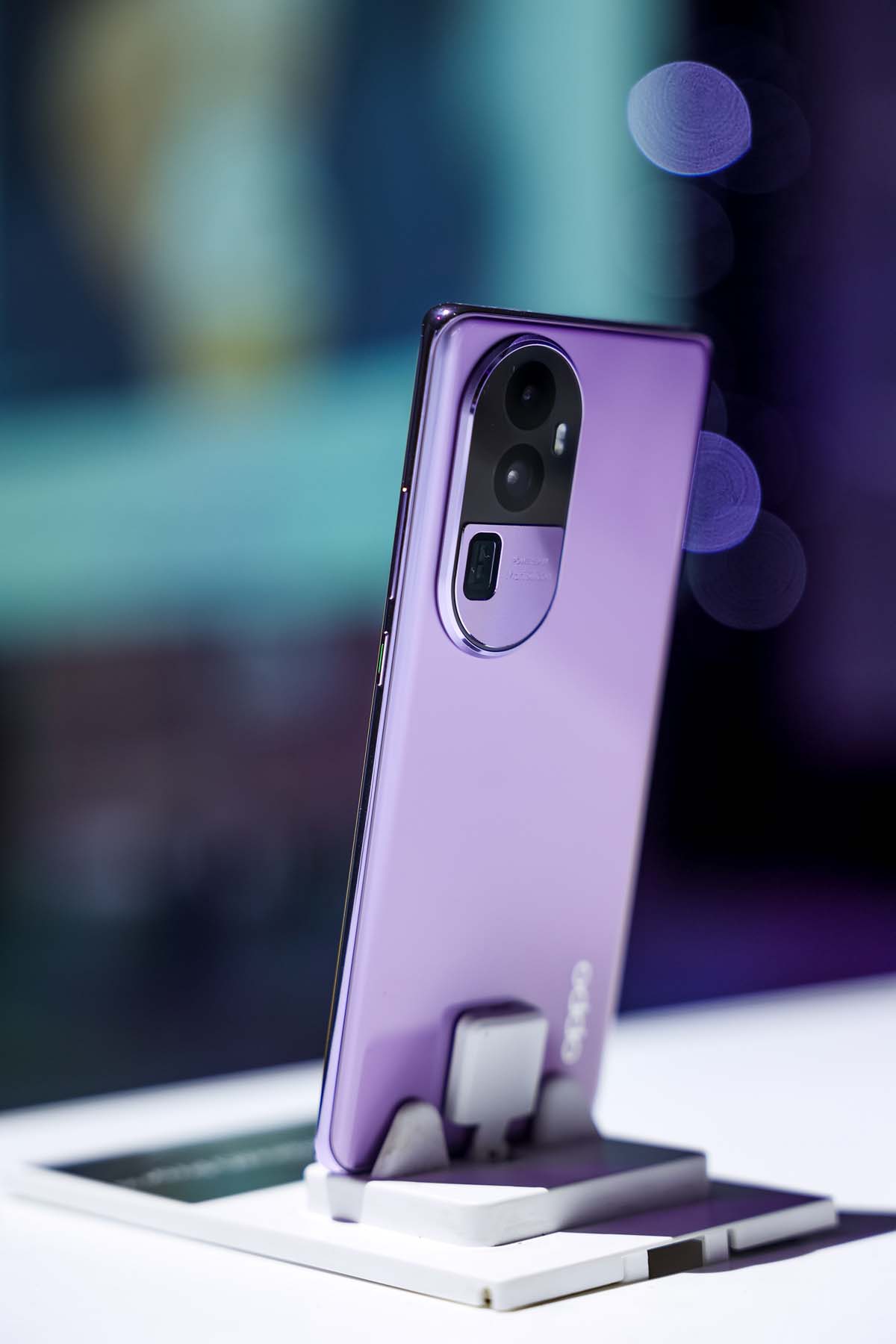 Màu Tím Thạch Anh trên OPPO Reno10 Pro 5G