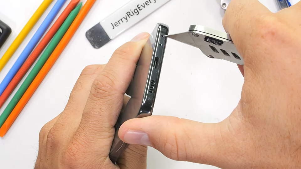 Tra tấn Galaxy Z Flip5