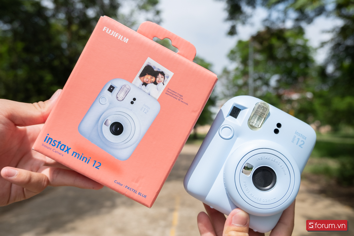 Trên tay Fujifilm Instax Mini 12