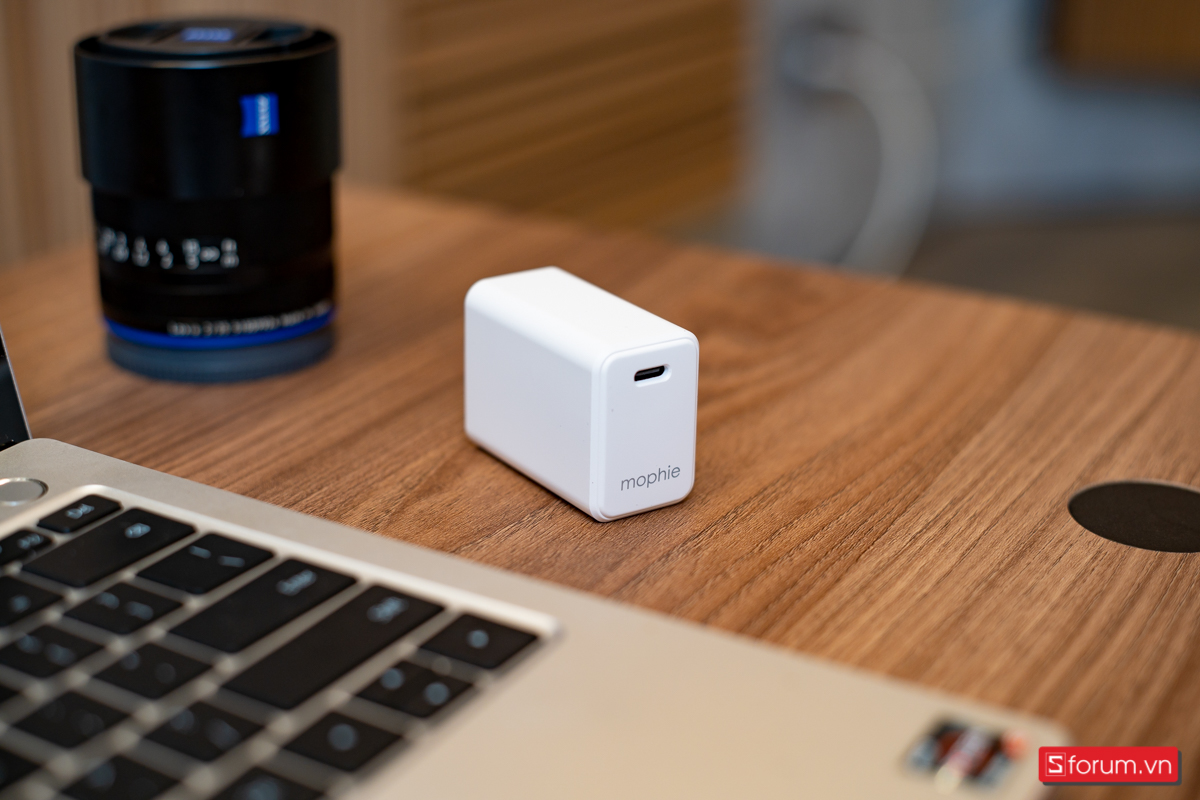 Hình ảnh thực tế của củ sạc Mophie Essentials 30W