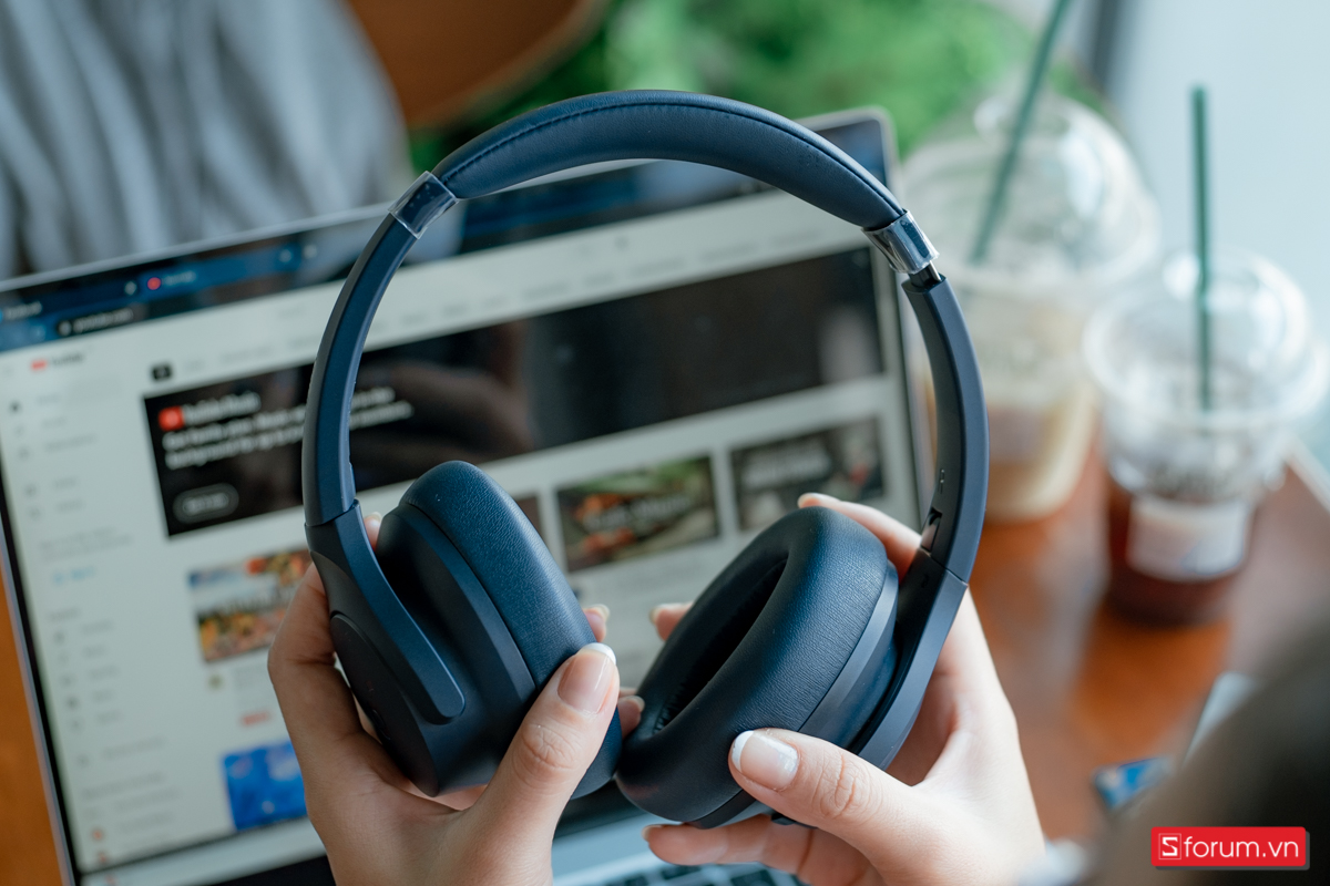 Anker Soundcore Q20i có thiết kế thời thượng hiện đại và tinh gọn