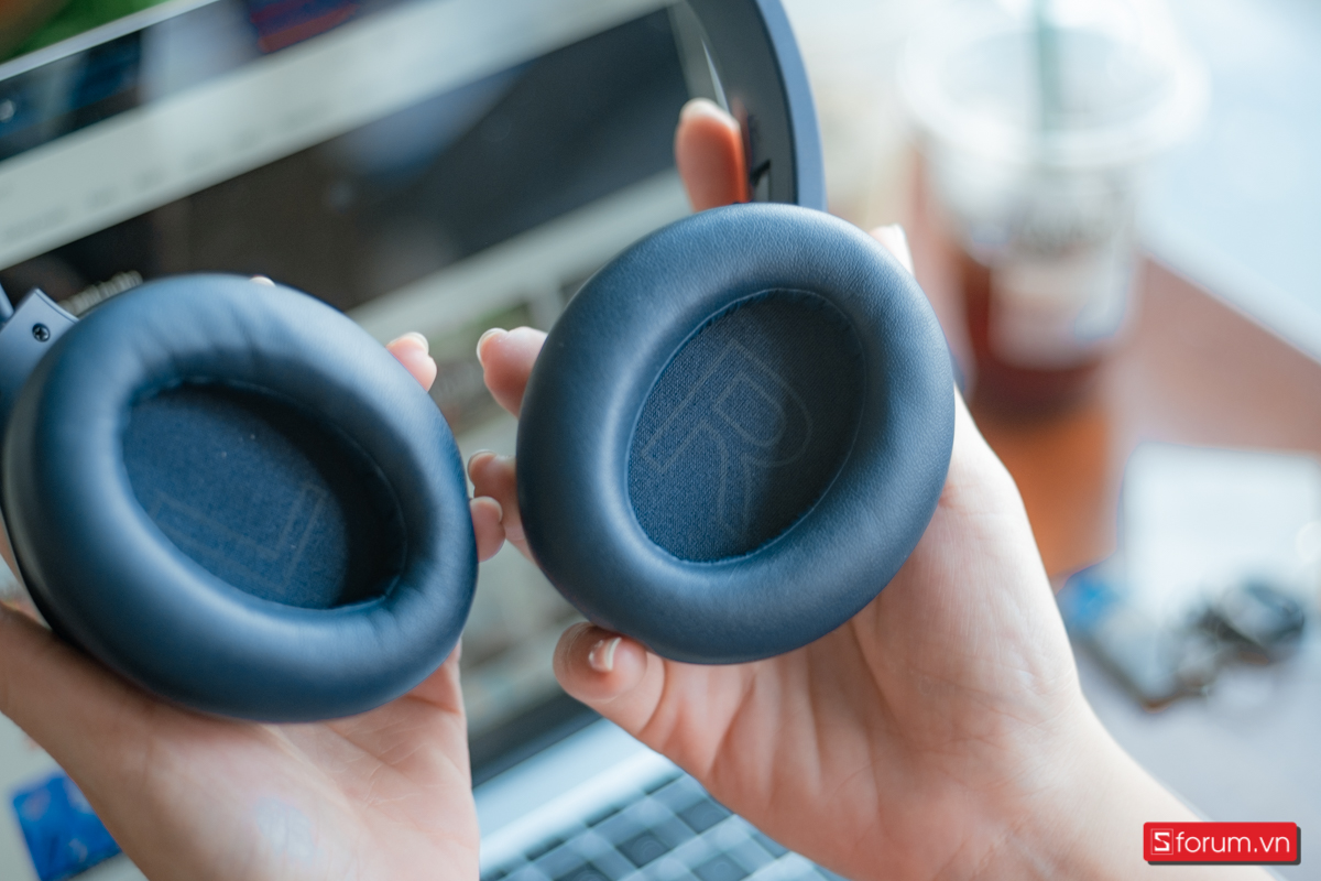 Anker Soundcore Q20i trang bị bộ driver kích thước 40mm hứa hẹn truyền tải chất lượng âm thanh chân thật và rõ nét. Bên cạnh đó sản phẩm còn hỗ trợ công nghệ Bluetooth 5.0 và công nghệ HiRes Audio