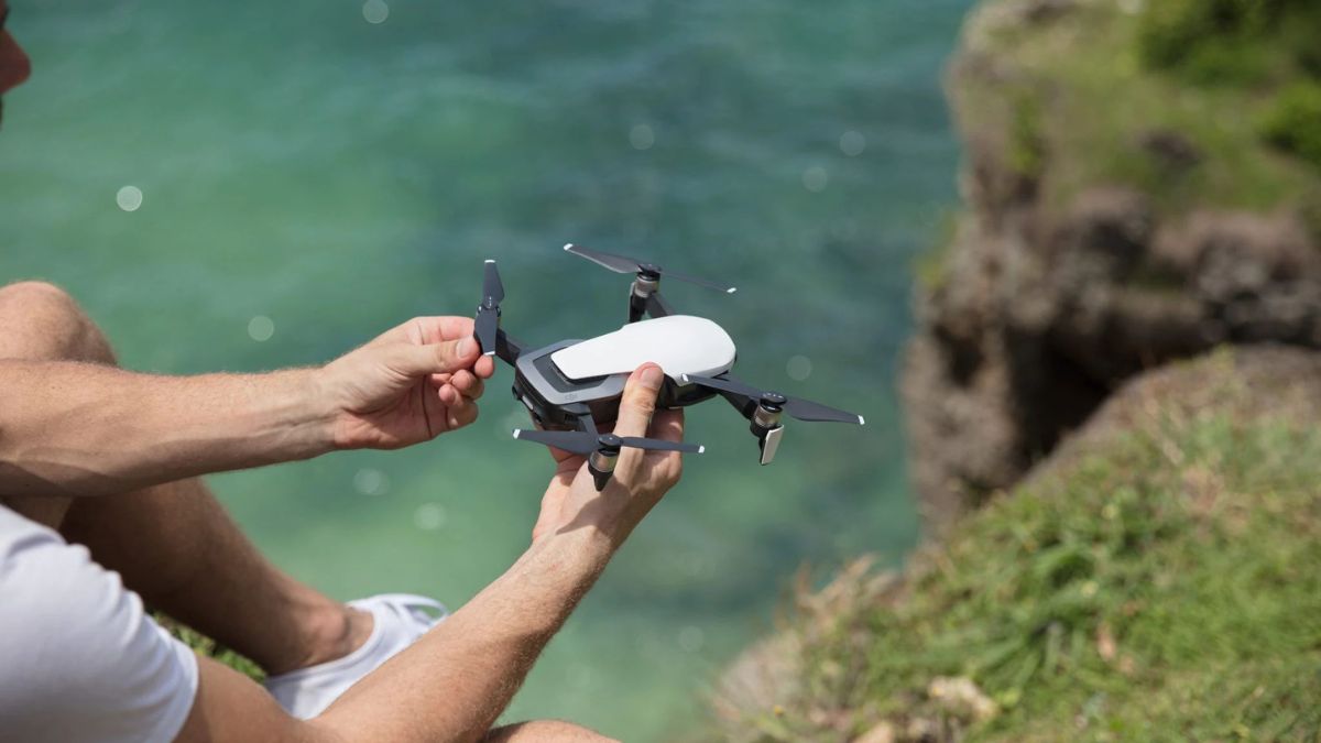 Tại sao Flycam bị rơi và có cách tìm Flycam bị rơi ở vị trí nào không?