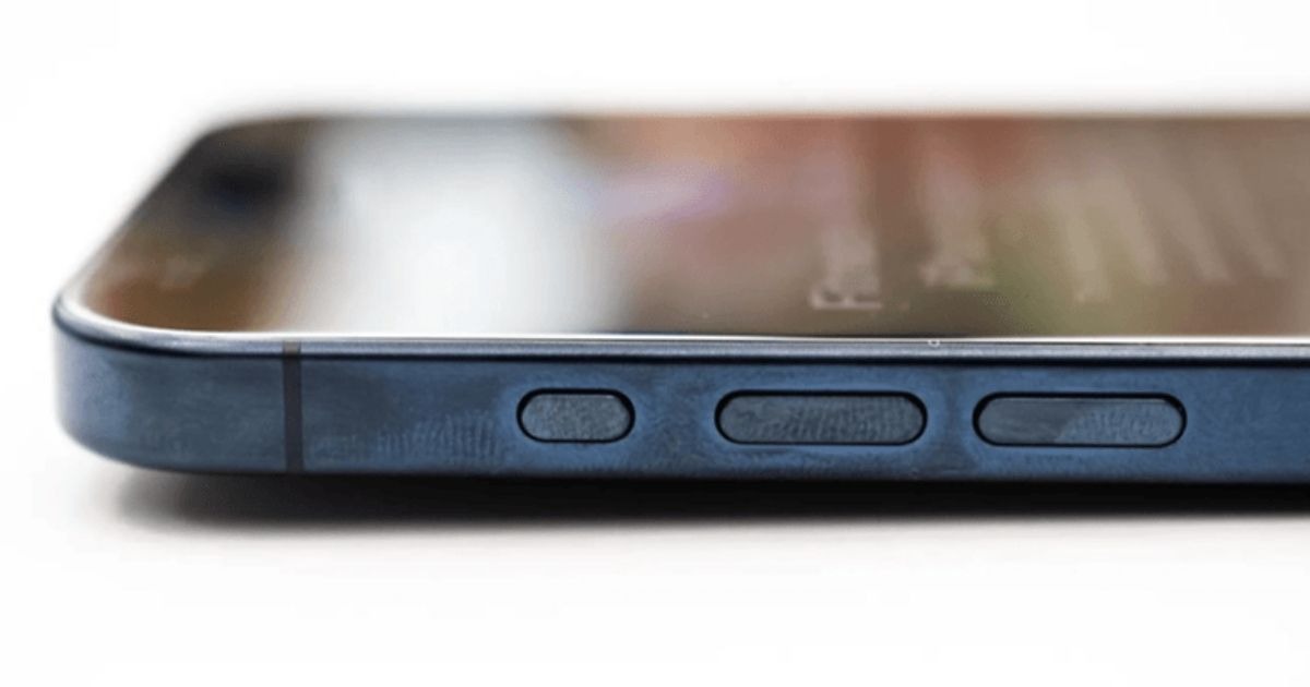 Viền của iPhone 15 Pro dễ bám vân tay