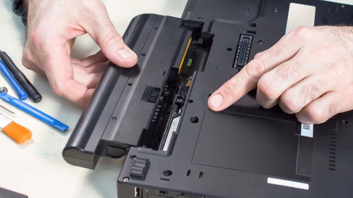Cách khắc phục pin laptop phồng
